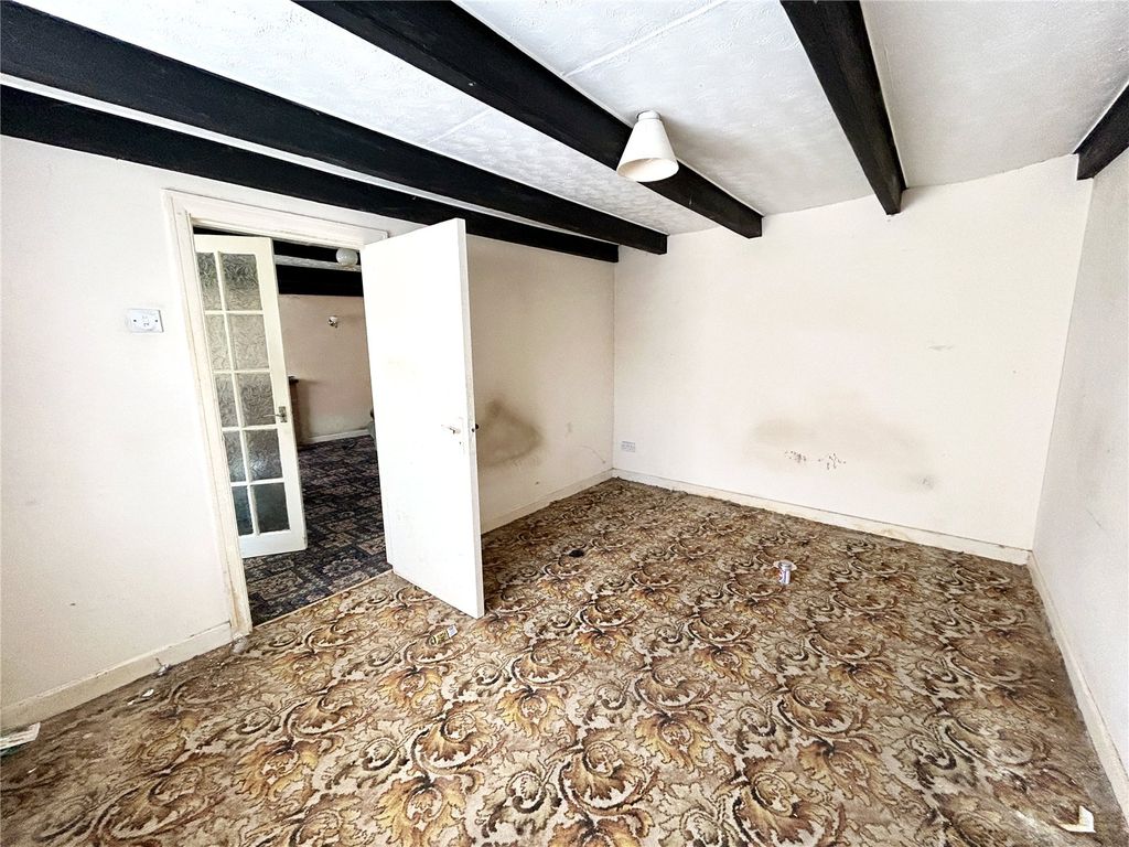 Property photo 3 of 8 Picture No. 12