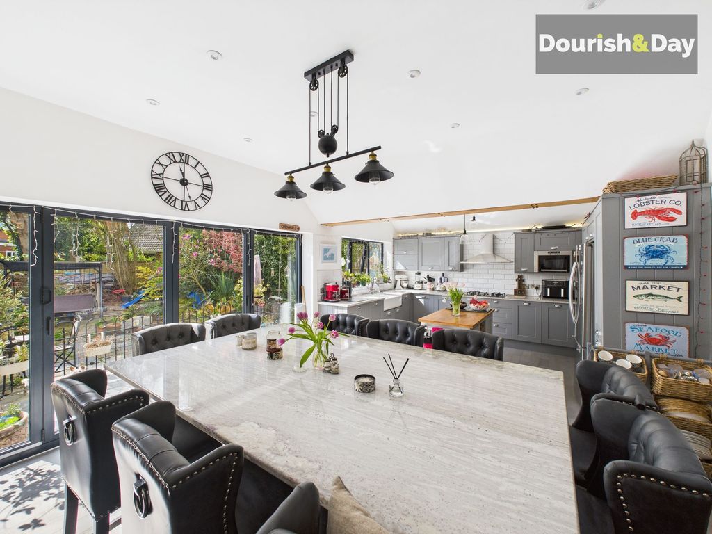 Property photo 3 of 30 Breakfast Kitchen