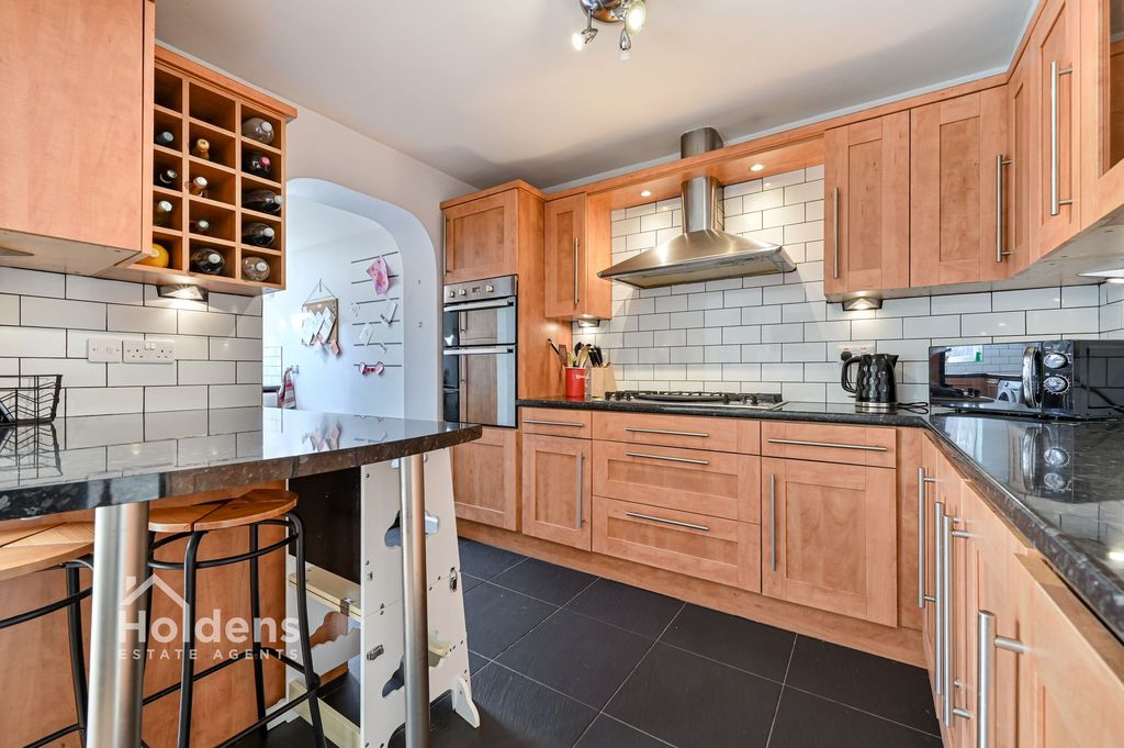 Property photo 3 of 21