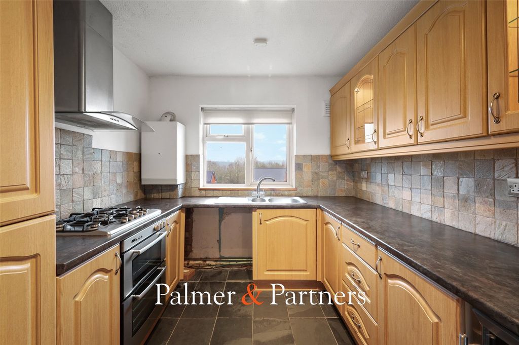 Property photo 2 of 8 Picture No. 11