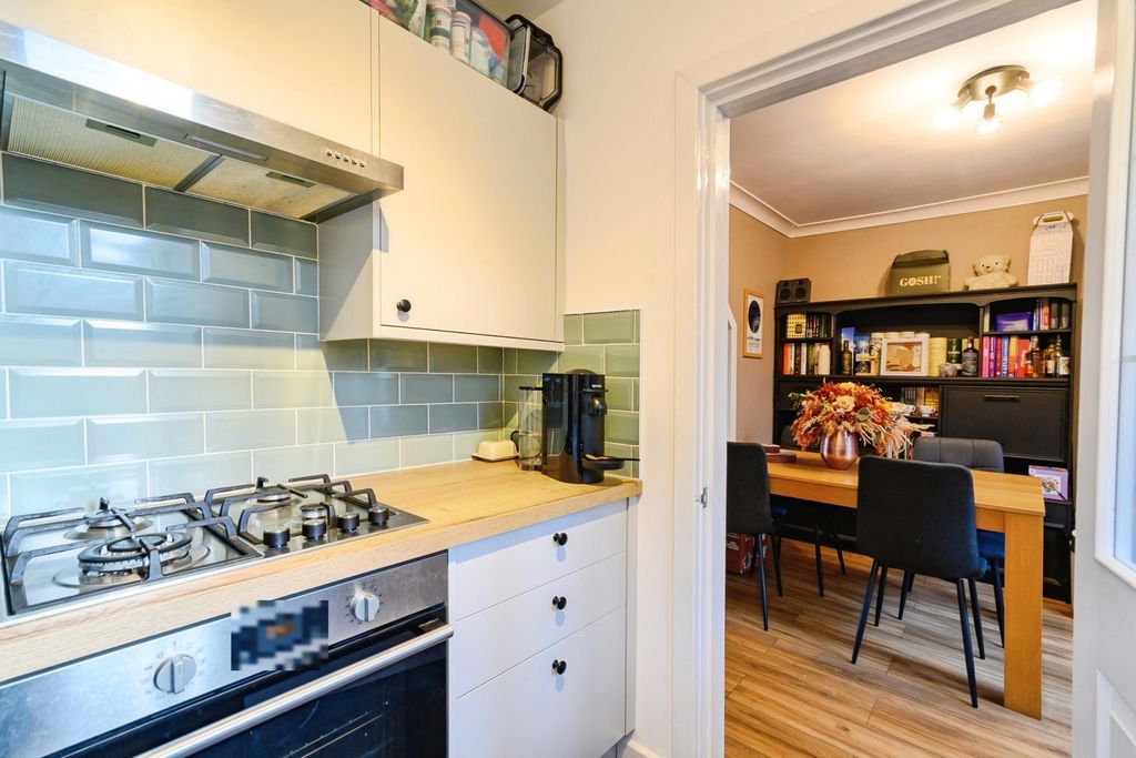 Property photo 2 of 20 Kitchen