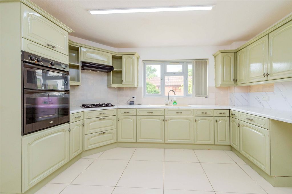 Property photo 2 of 43 Picture No. 27