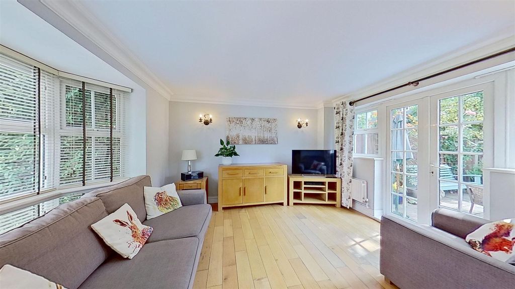 Property photo 1 of 23 Harper-Mews-Earlsfield-Sw17-06152026_163238.Jpg