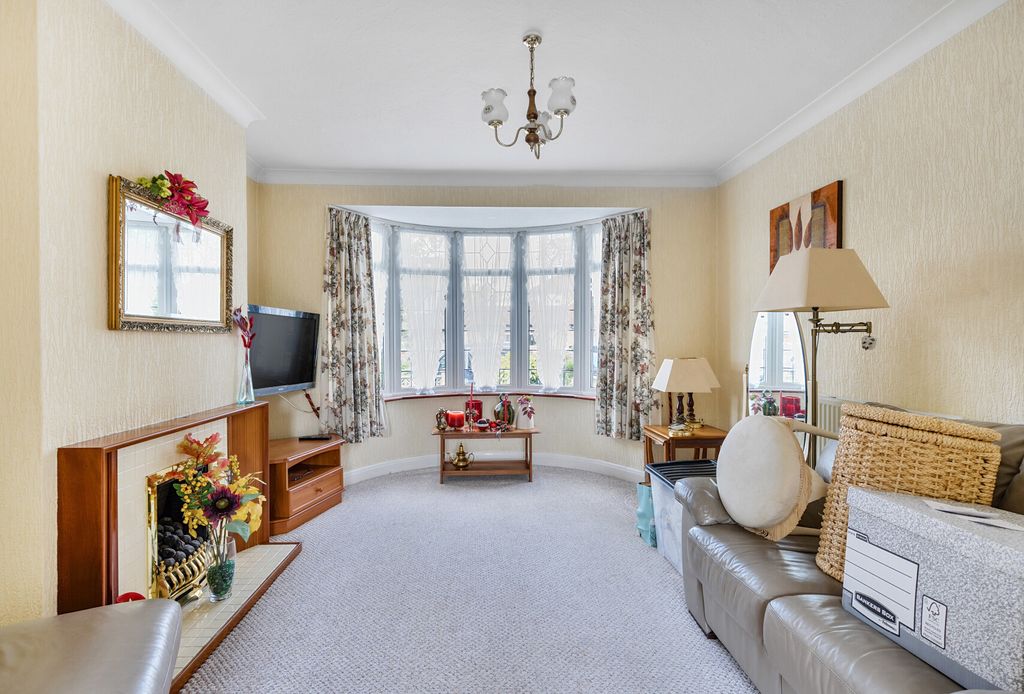 Property photo 3 of 16 Picture 3