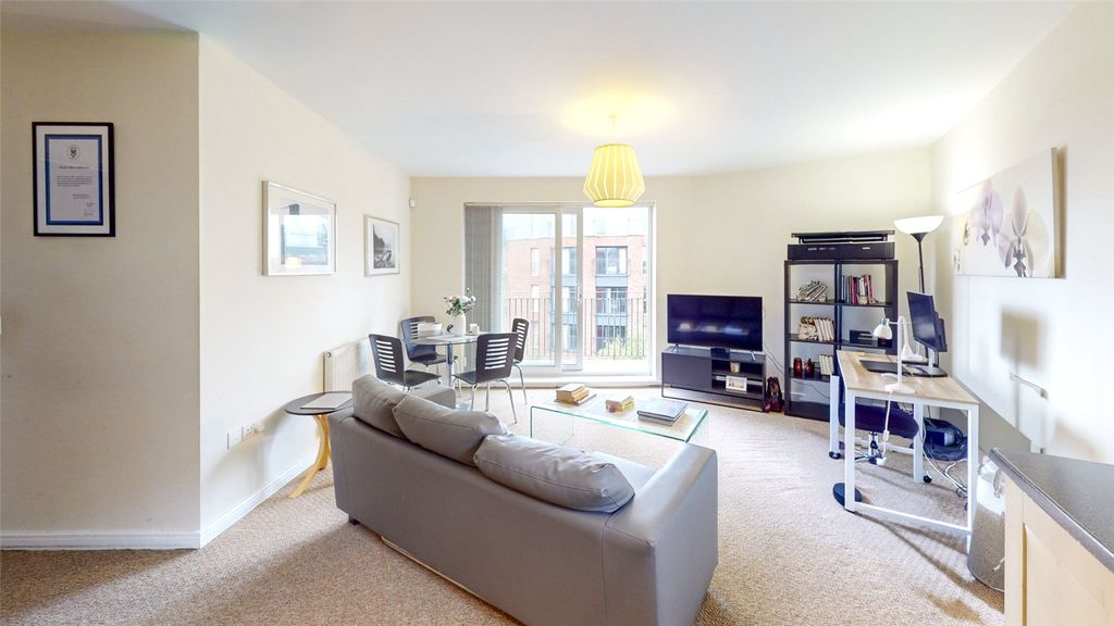 Property photo 2 of 9 Picture No. 10