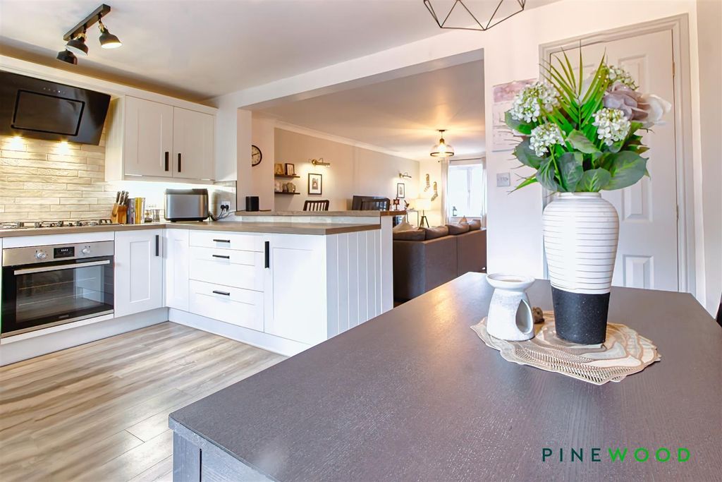 Property photo 3 of 28 Kitchen Diner