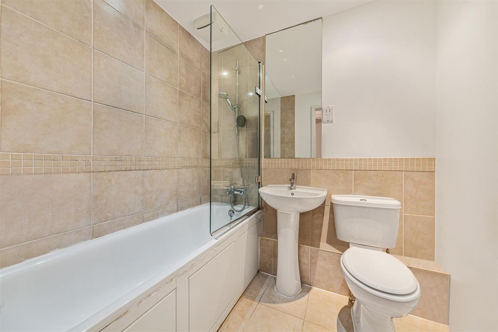 Property photo 3 of 8 Petworth Street, Sw11