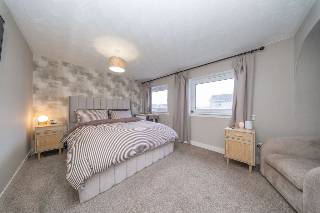 Property photo 3 of 21 Bedroom 1