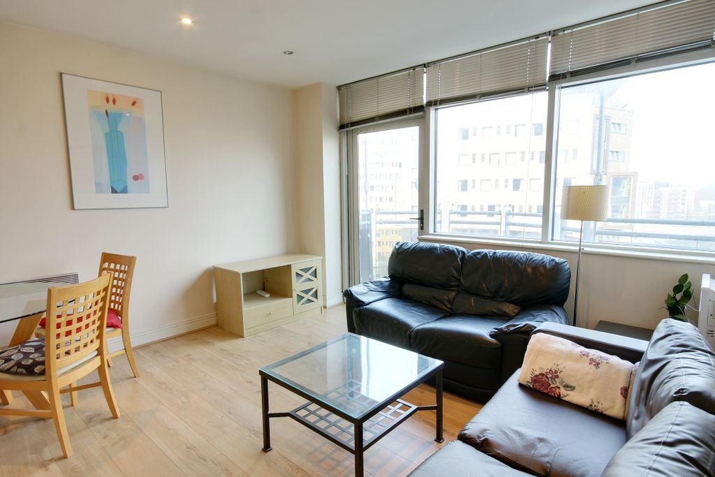 Property photo 3 of 9 Livingroom 2