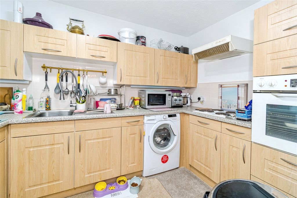 Property photo 2 of 12 Kitchen