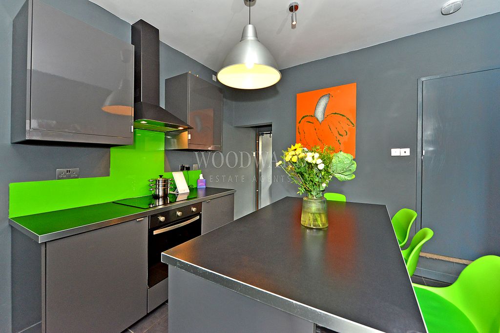 Property photo 2 of 17 Kitchen