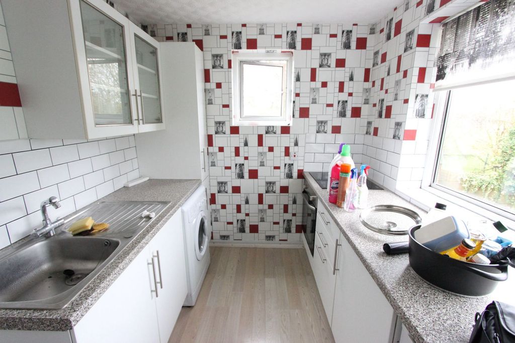 Property photo 2 of 27