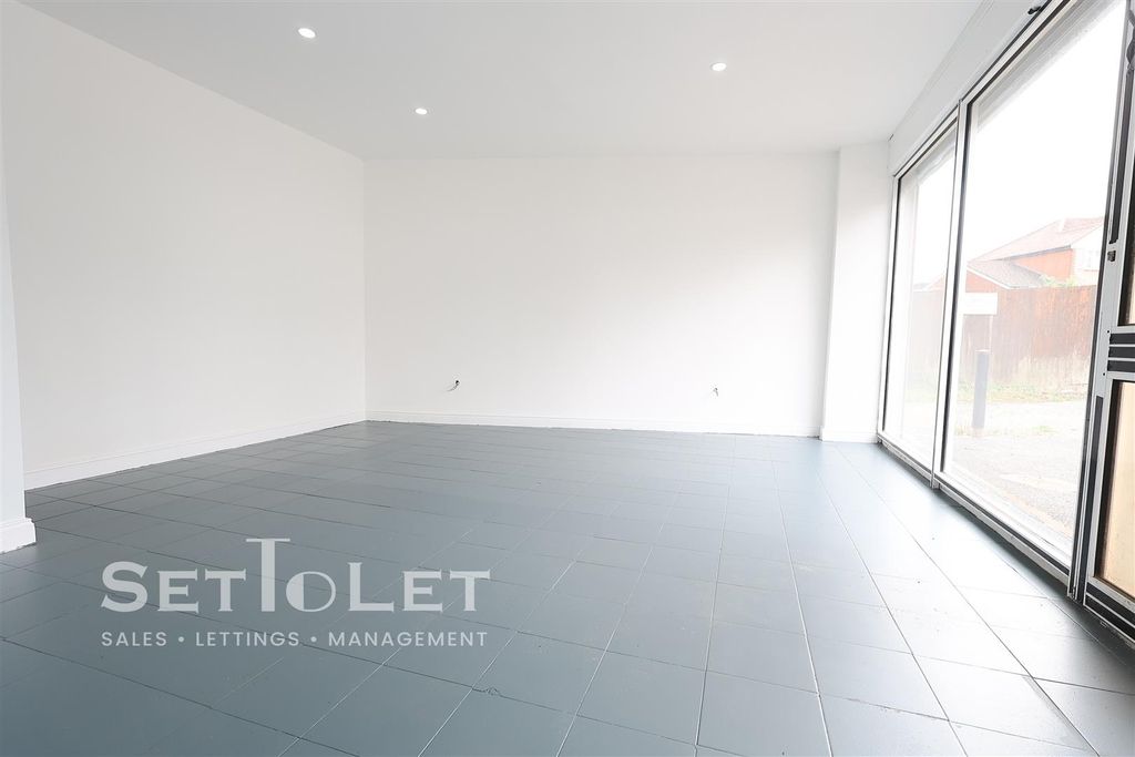 Property photo 3 of 11 5E5A9935.Jpg