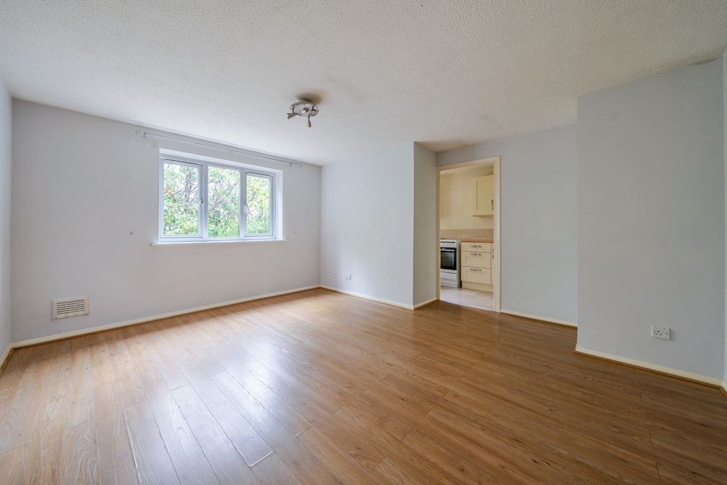 Property photo 3 of 16 1519847-7-6Aa0319...