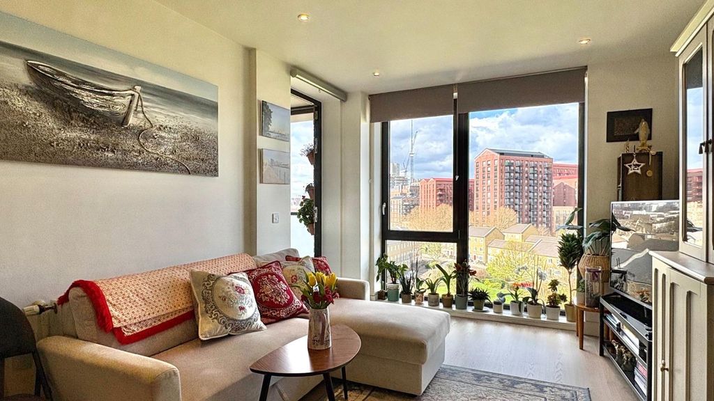 Property photo 1 of 9 Blair Street, E14 For Sale 1 Bedroom, Flat By Barr