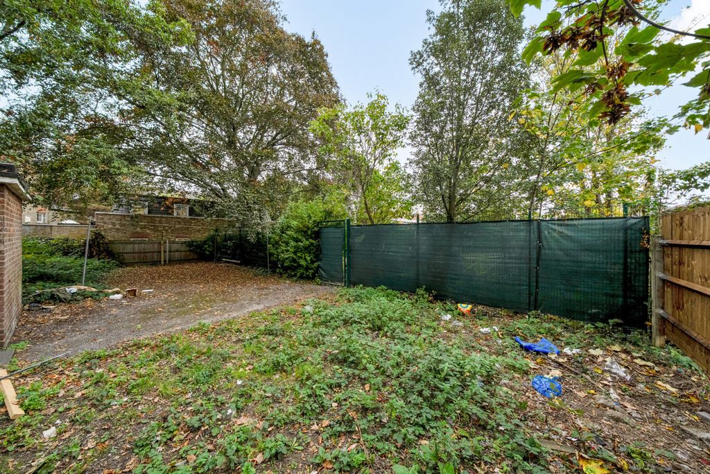 Property photo 3 of 17 Garden