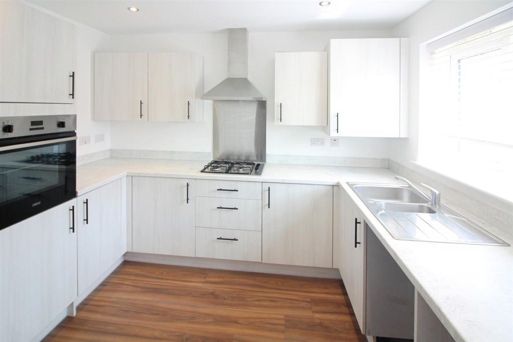 Property photo 2 of 14 Kitchen