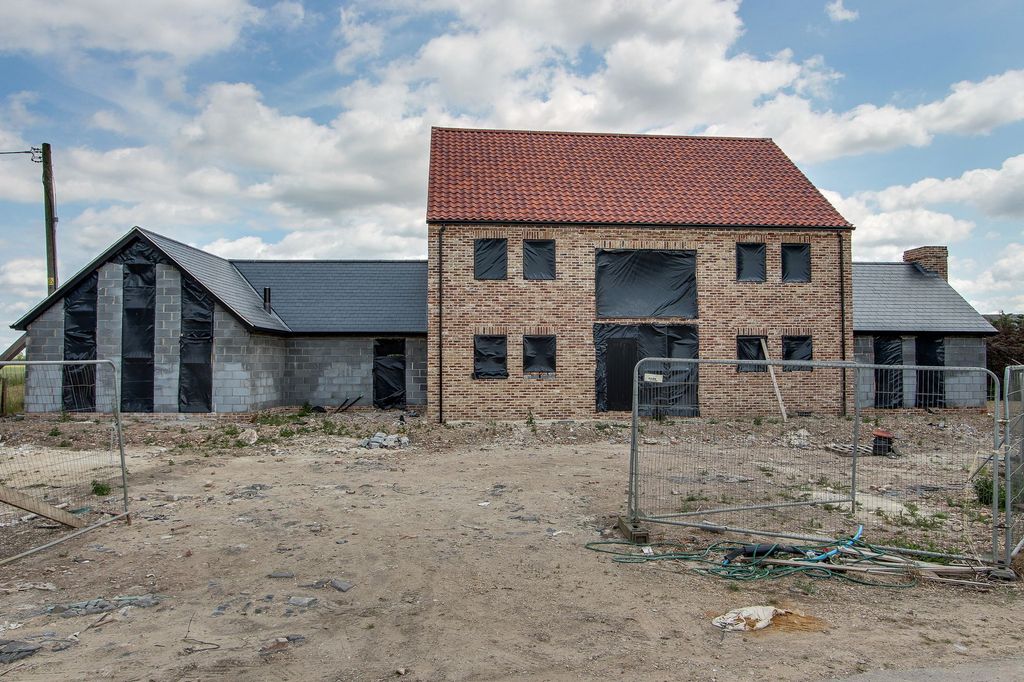 Property photo 3 of 21