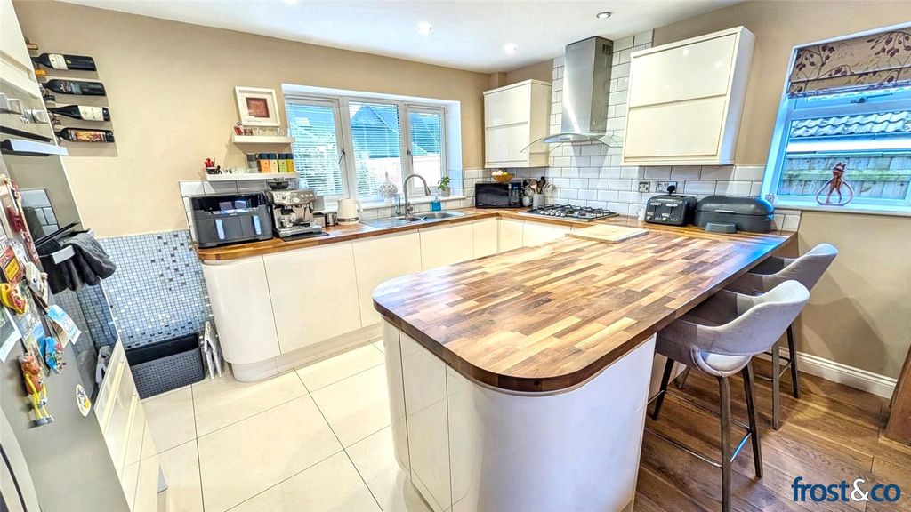 Property photo 3 of 16 Kitchen