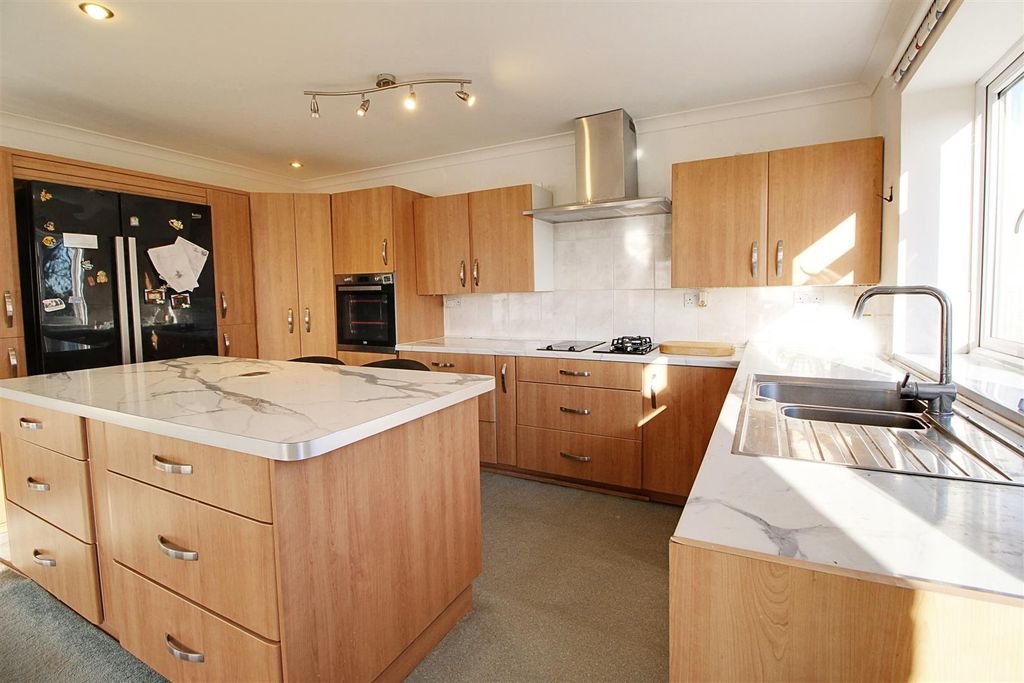 Property photo 2 of 16 Img_2134-Img_2136.Jpg