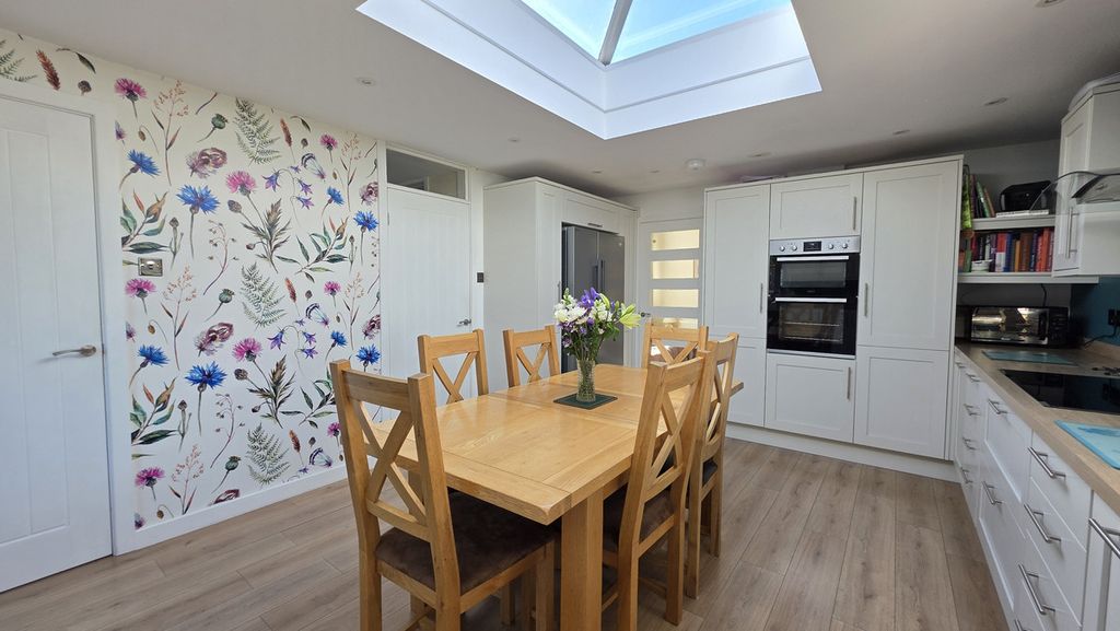 Property photo 3 of 33