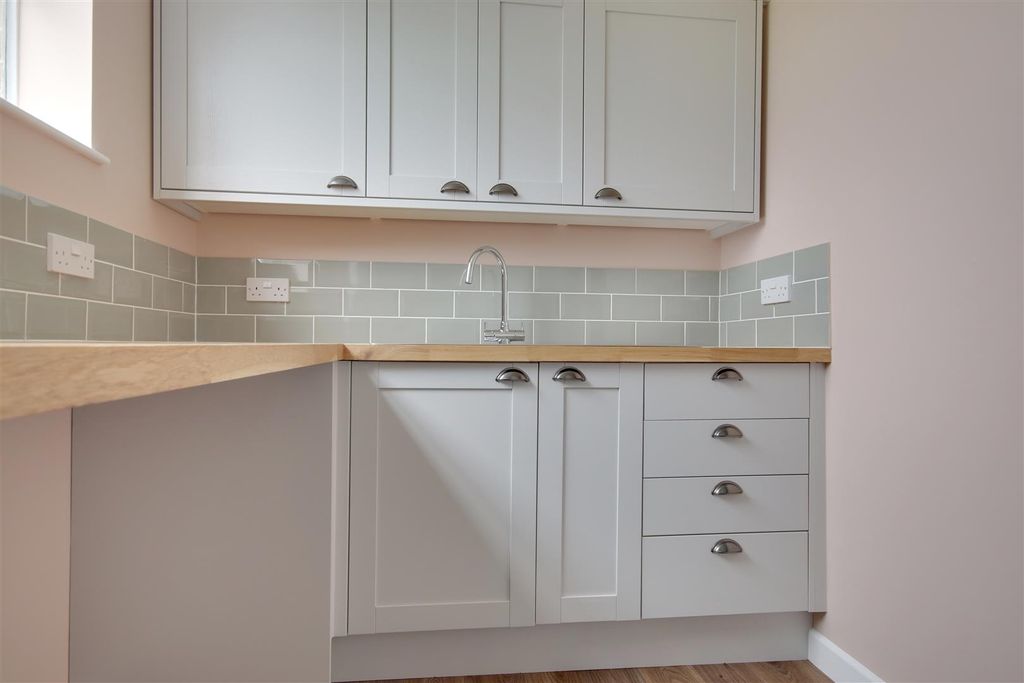 Property photo 3 of 7 Office 5.Jpg