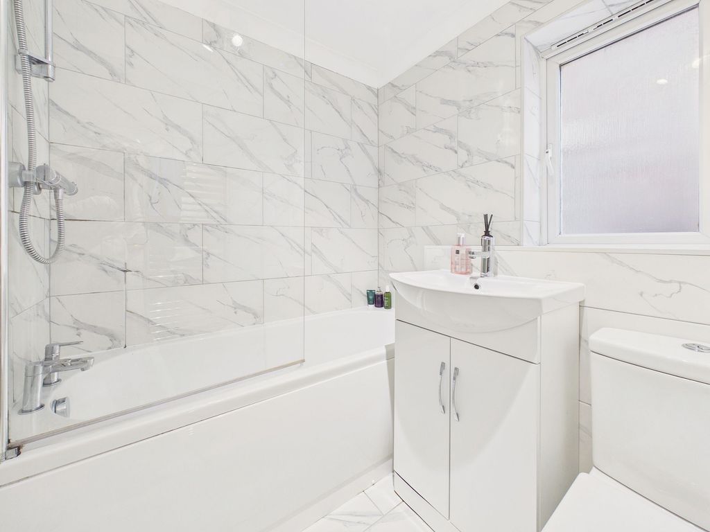 Property photo 3 of 12 Bathroom