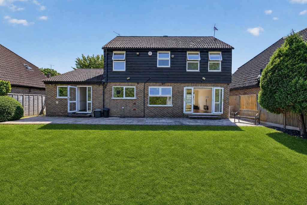 Property photo 1 of 56 Rear Garden