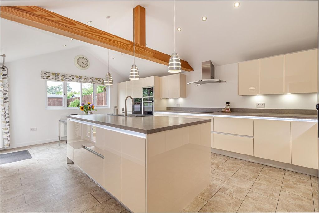 Property photo 3 of 40 Kitcehn-6.Jpg