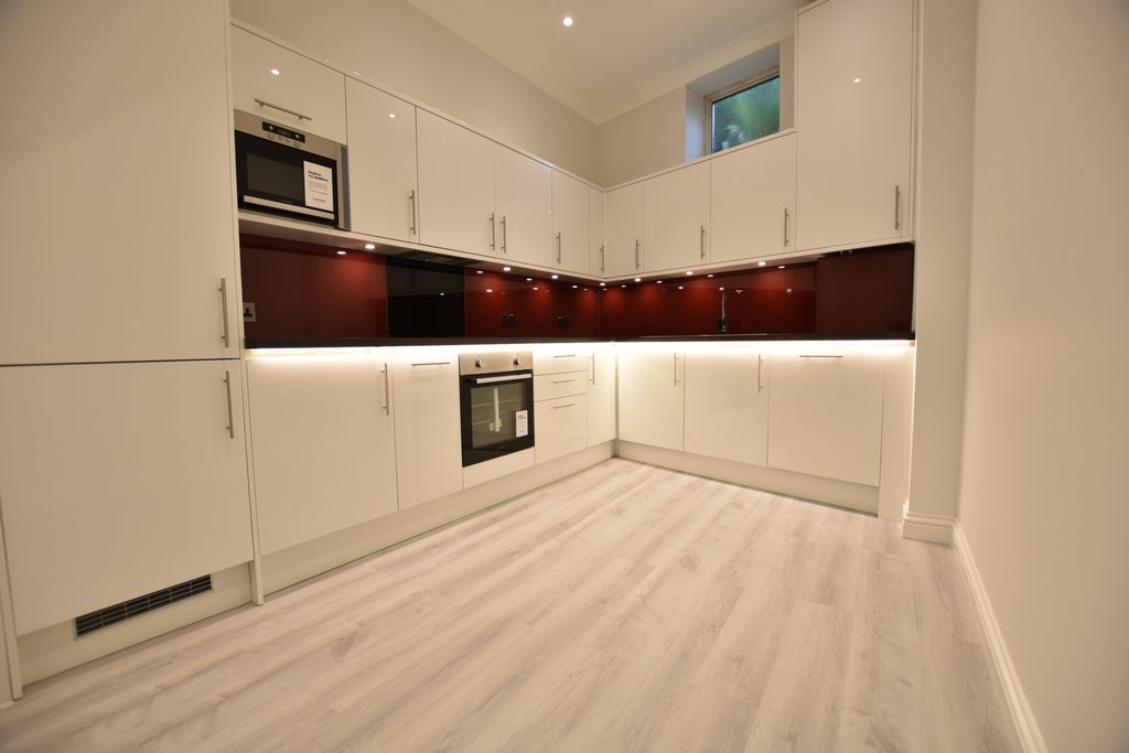 Property photo 1 of 9 Kitchen