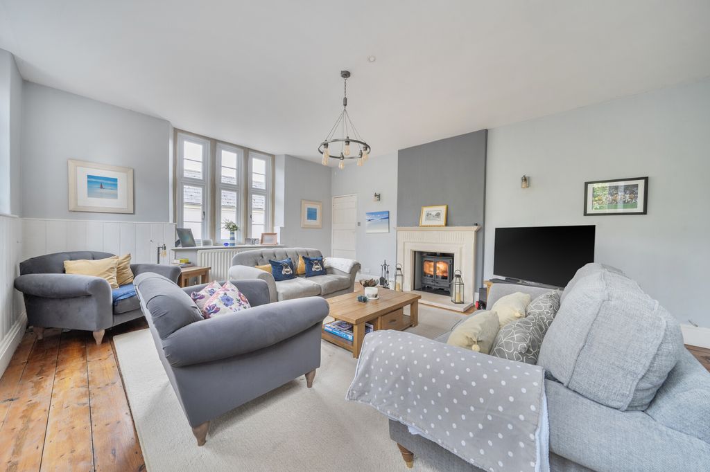 Property photo 3 of 31 Reception