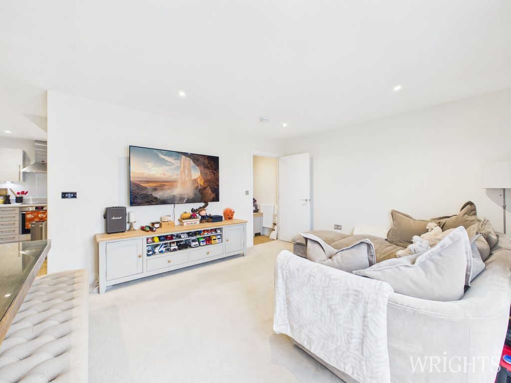 Property photo 3 of 32