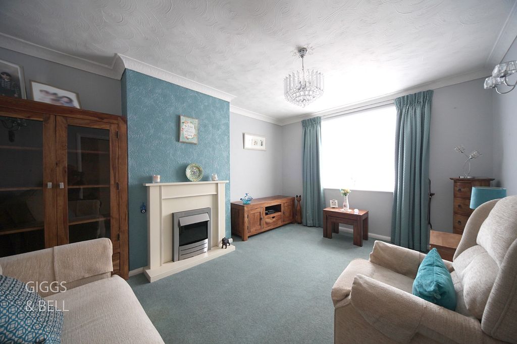 Property photo 2 of 15 5204612