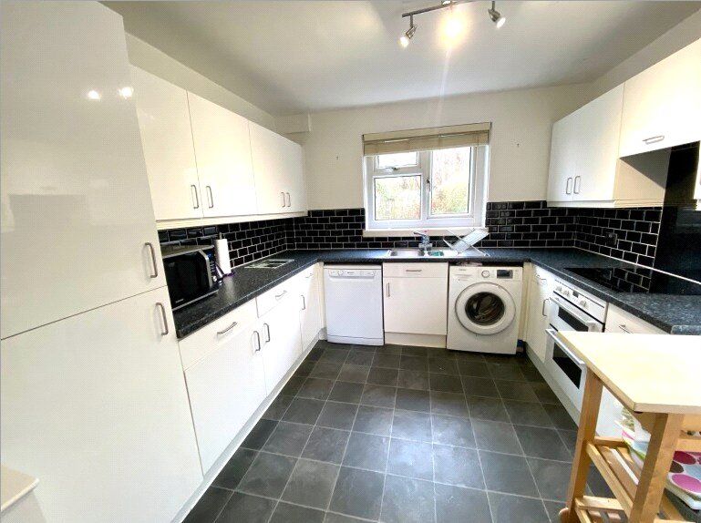 Property photo 2 of 9 Kitchen