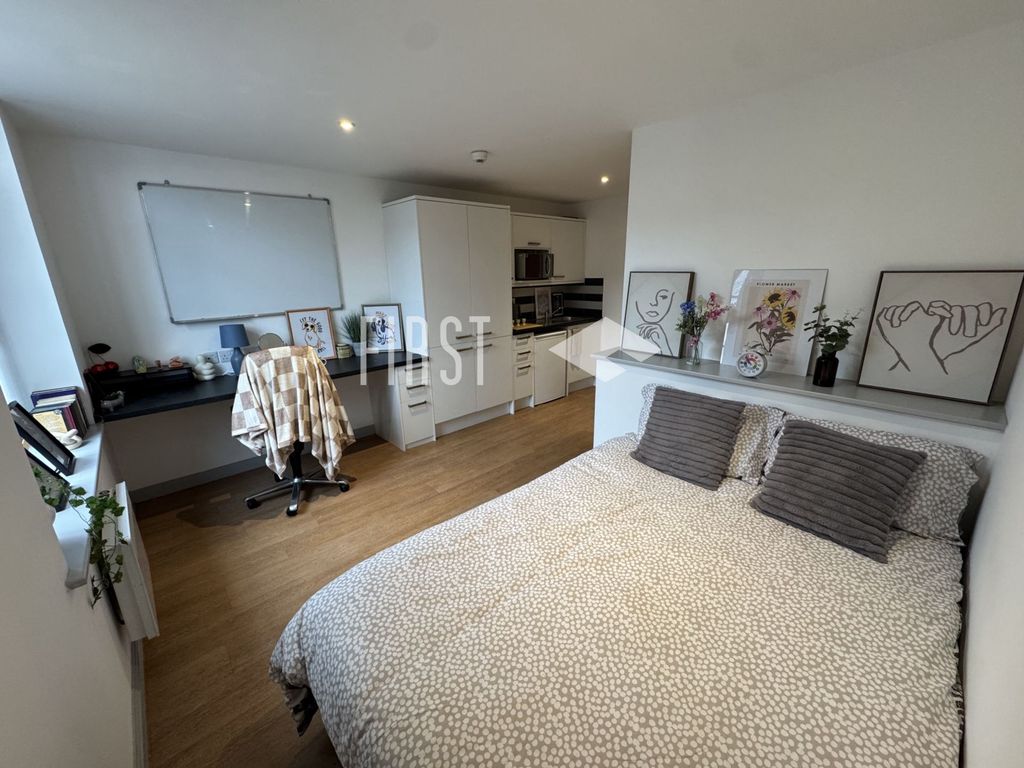 Property photo 1 of 10 Photo 8