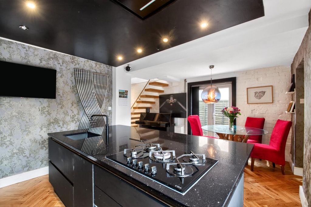 Property photo 2 of 18 104Kingsleyrd-13.Jpg