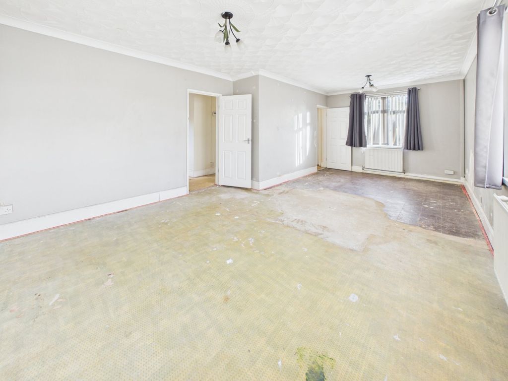 Property photo 2 of 11 Living Room