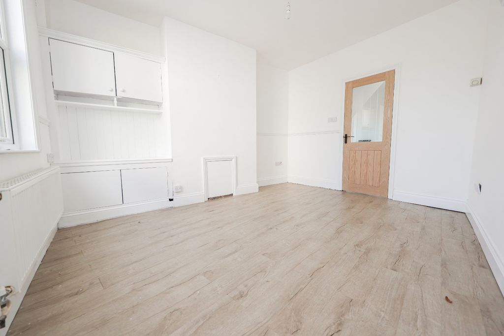 Property photo 2 of 17 4485472