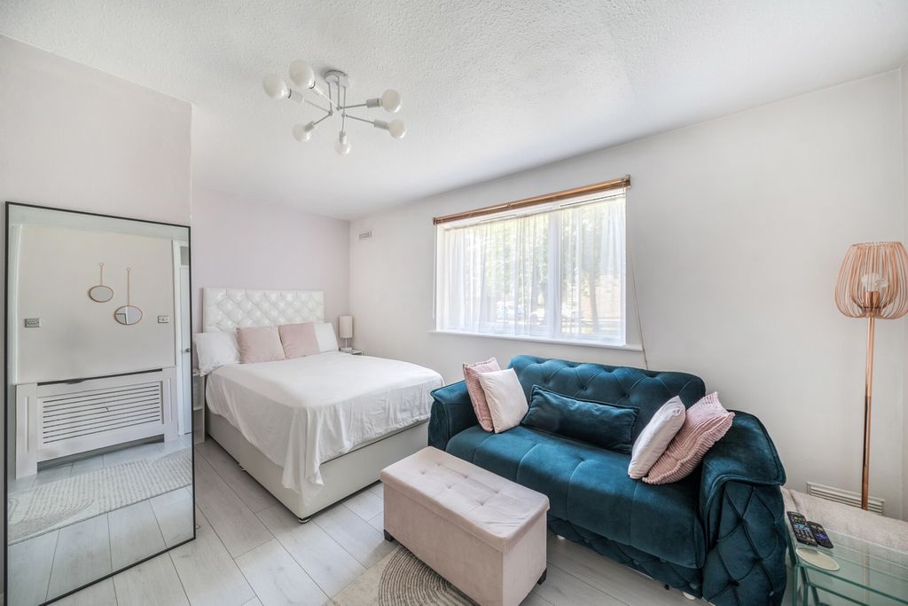 Property photo 2 of 19 1336321-10-6899E6...