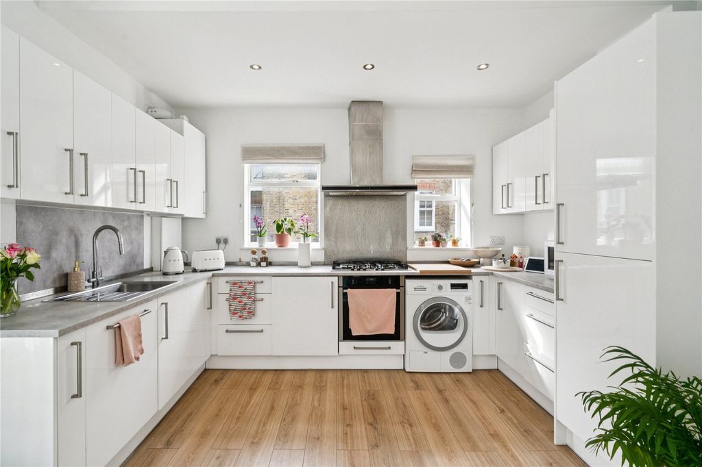 Property photo 3 of 14 Picture No. 12