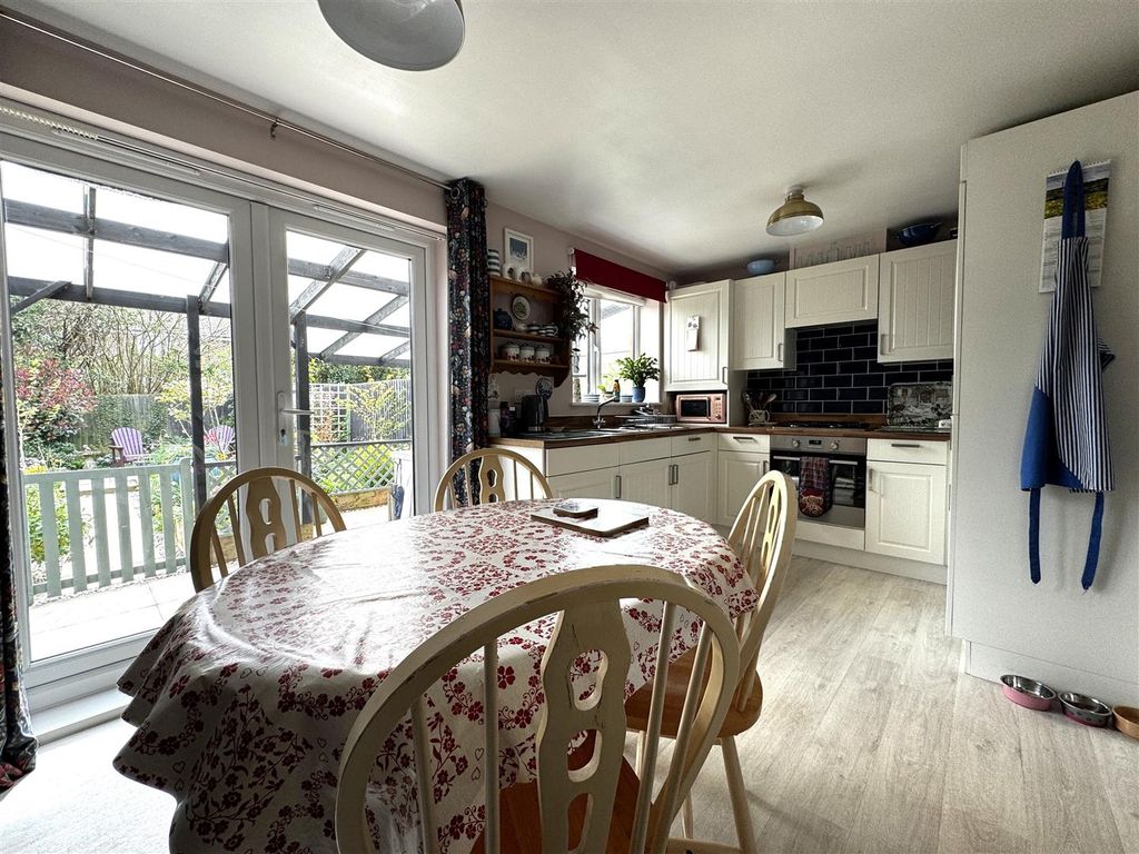 Property photo 2 of 25