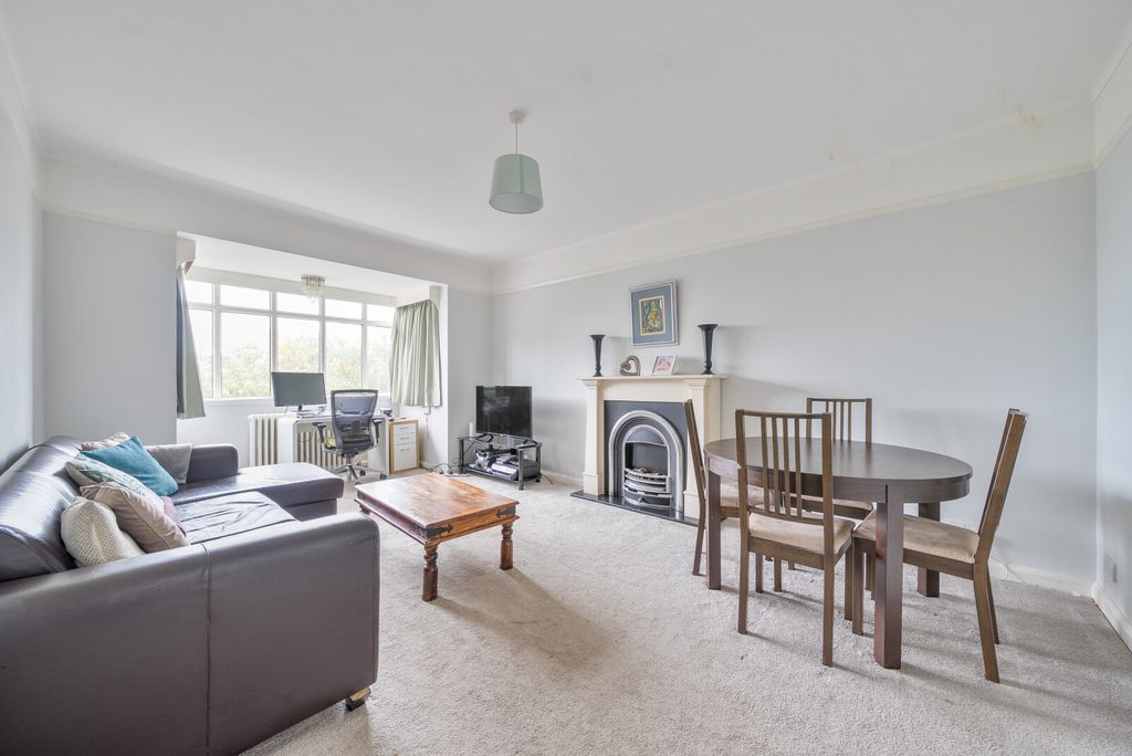 Property photo 2 of 15 Sitting Room