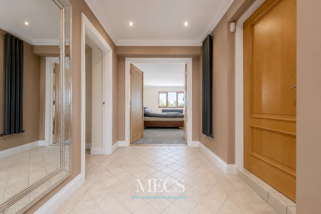 Property photo 3 of 34 4980154