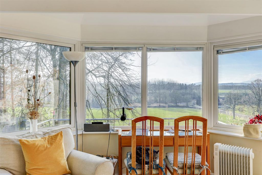 Property photo 3 of 34 Conservatory