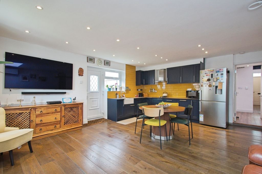 Property photo 3 of 22 Img_6343