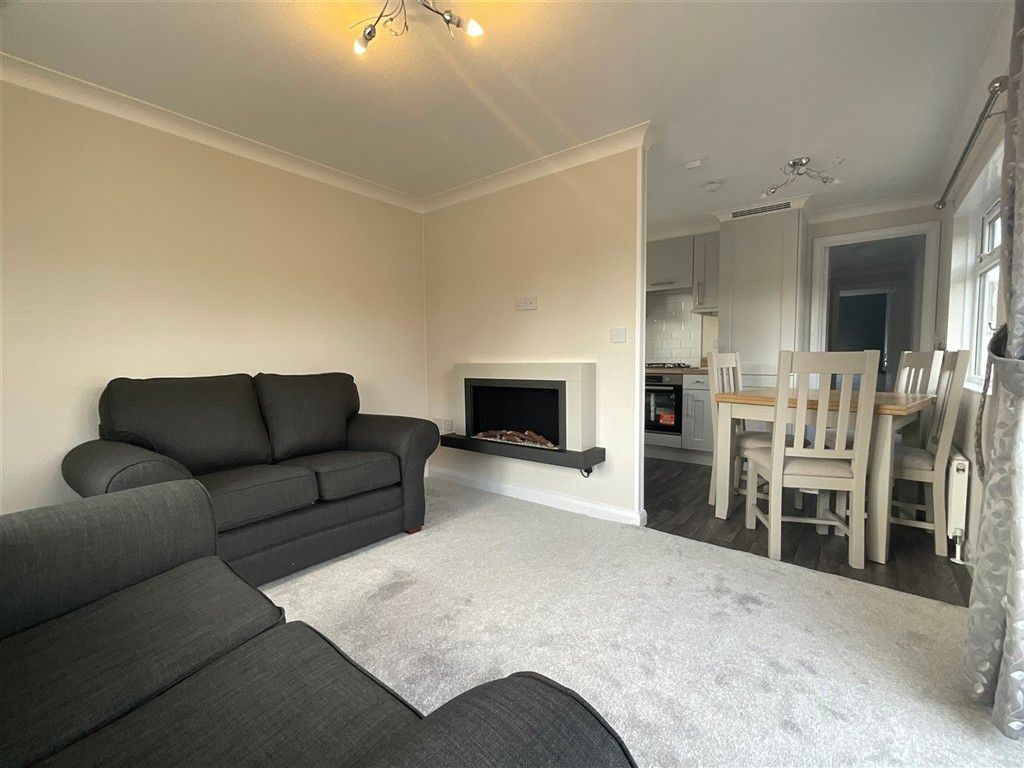 Property photo 2 of 5 Lounge