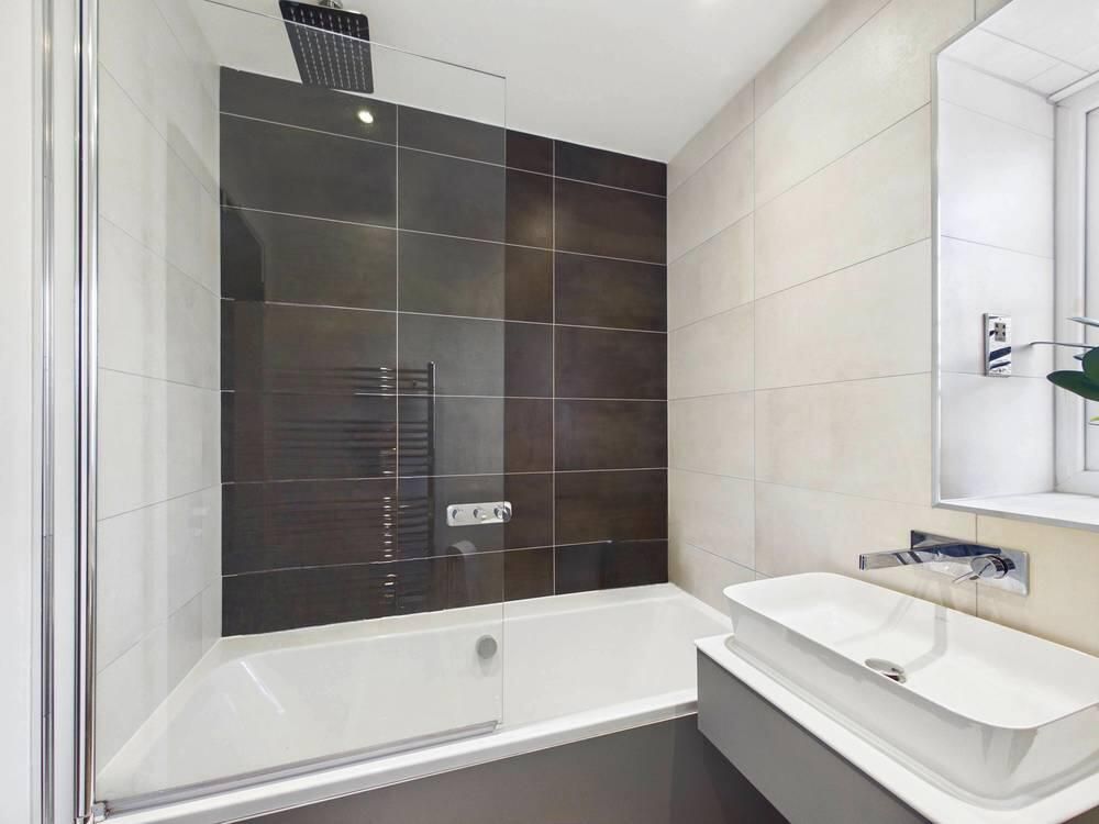 Property photo 3 of 16 Bathroom