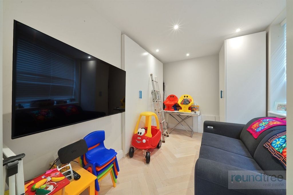 Additional image 10 of 4 bed semi-detached house for saleEdgwarebury Gardens, Edgware HA8