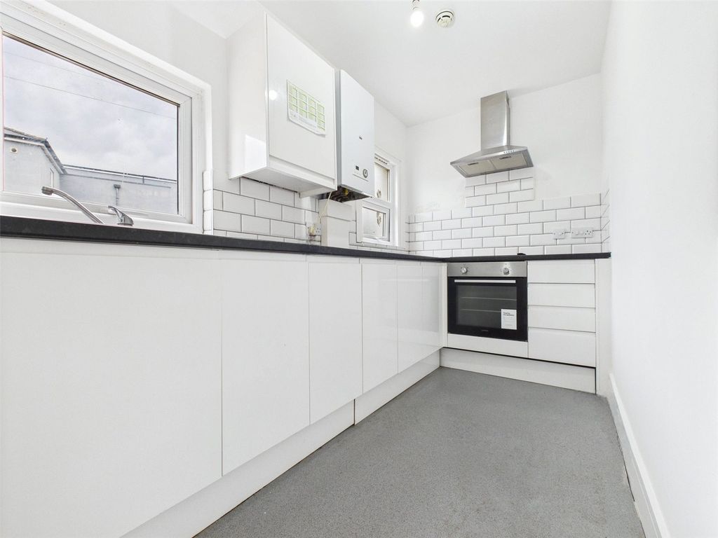 Property photo 3 of 14 Kitchen