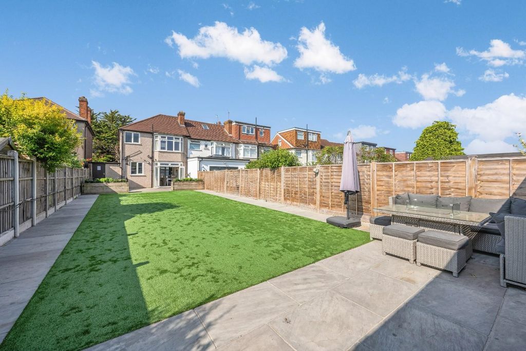Property photo 3 of 14 Molesey Drive, -38.Jpg